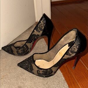 Christian Louboutin
Lace heels
